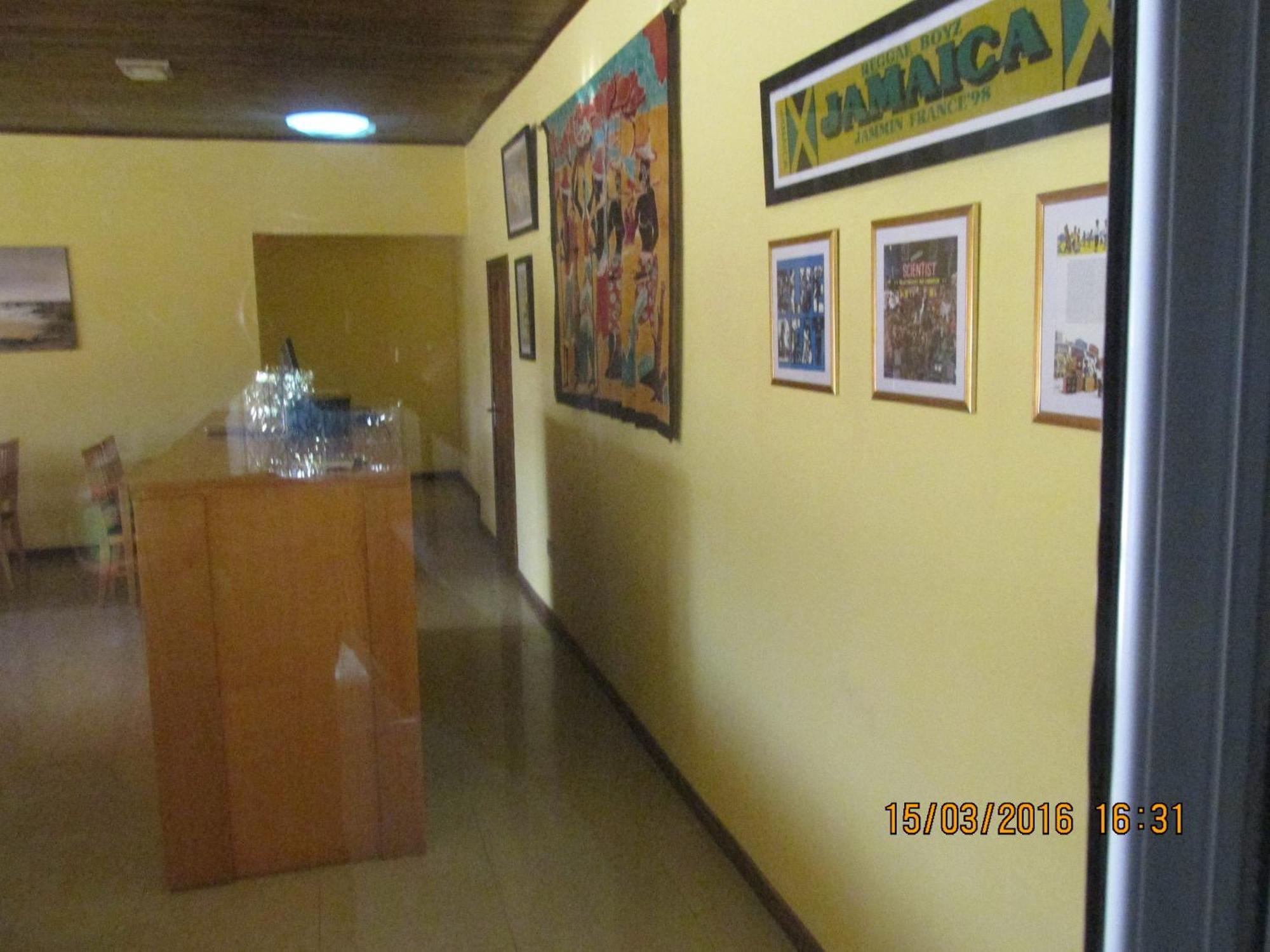Jamaica Inn Guest House Botianaw Esterno foto
