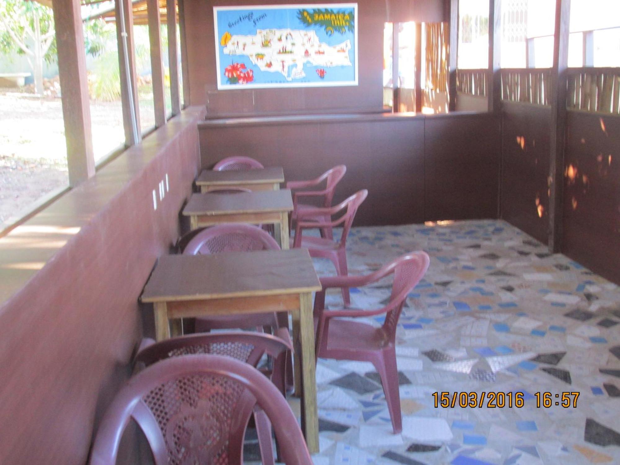Jamaica Inn Guest House Botianaw Esterno foto